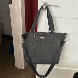Baggallini Tote Bag/laptop bag. Like new condition. Great for travel!